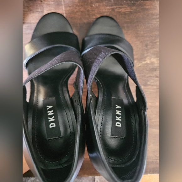 DKNY Iva Sandal Heels! - Picture 3 of 9